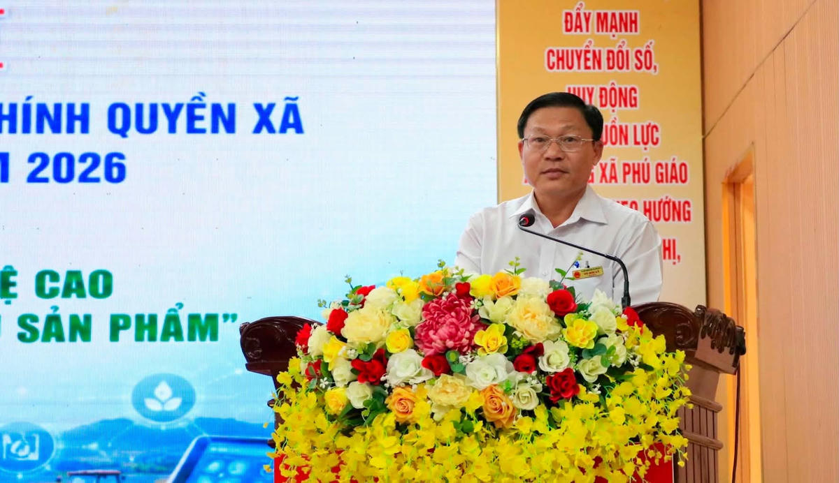 Ông Vũ Hải Lý, Phó Bí thư Đảng ủy, Chủ tịch UBND xã Phú Giáo phát biểu tại hội nghị. Ảnh: S.Trường.