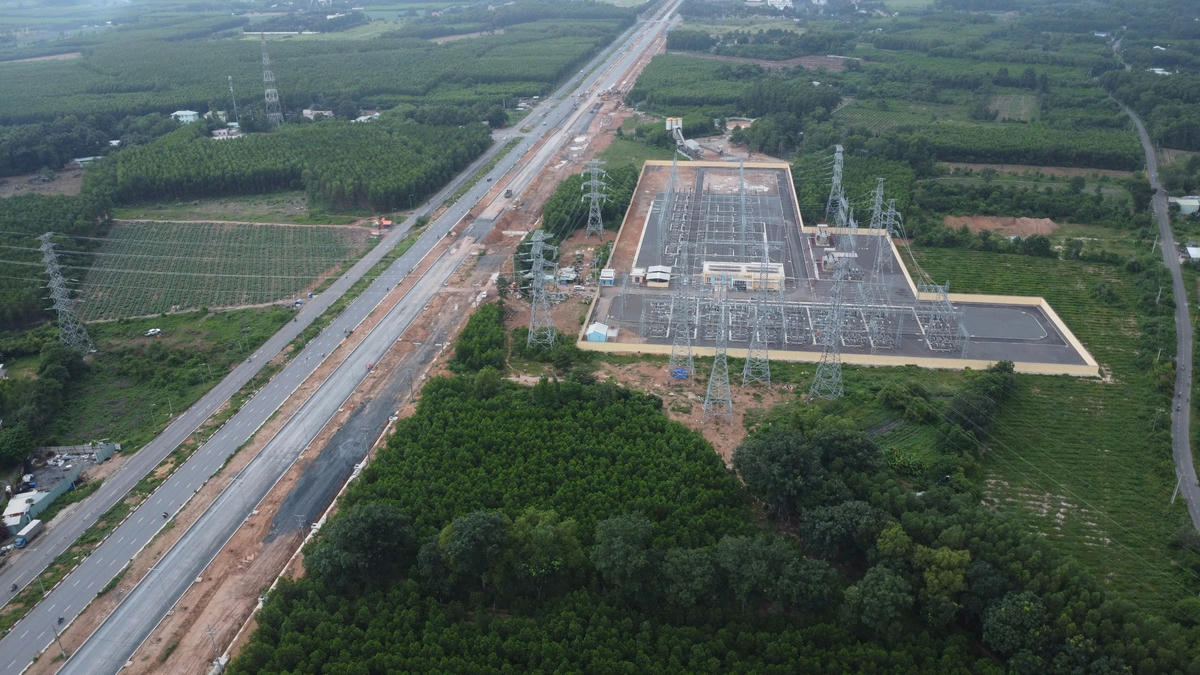 Toàn cảnh công trình chuyển tải lưới điện khu vực Nhơn Trạch - Long Thành. Ảnh: A.C