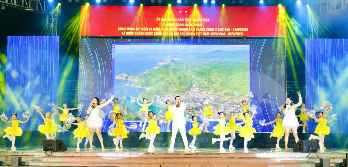 Tiết mục văn nghệ chào mừng đêm nghệ thuật.