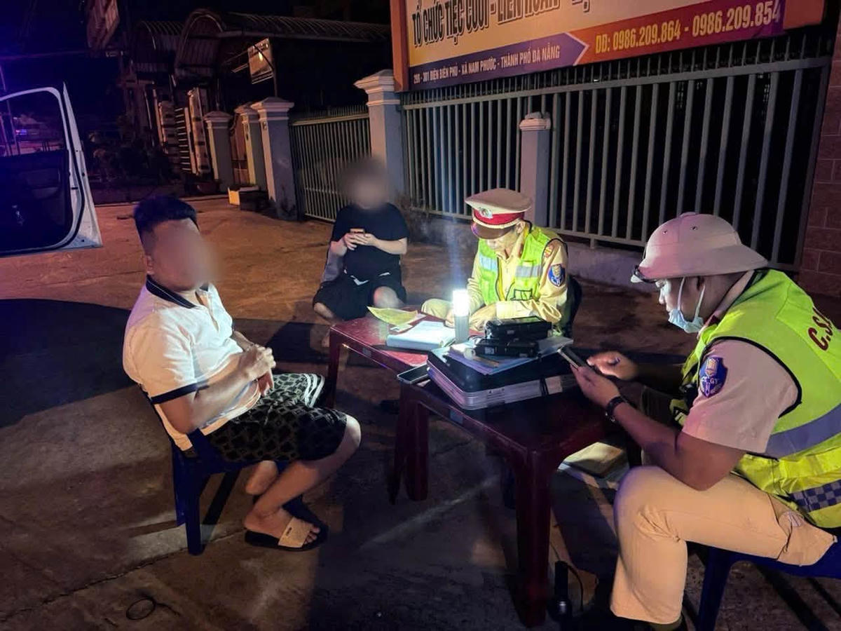 Lực lượng CSGT, Công an TP Đà Nẵng xử lý tài xế vi phạm nồng độ cồn lái phương tiện. Ảnh: CA.