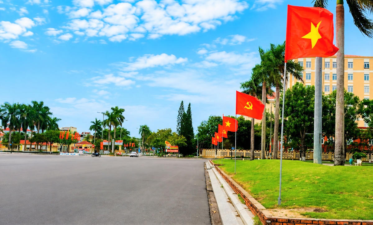 Tuyến đường Hùng Vương, TP Đà Nẵng được thu gom rác sạch sẽ. Ảnh: Nguyễn Tín.