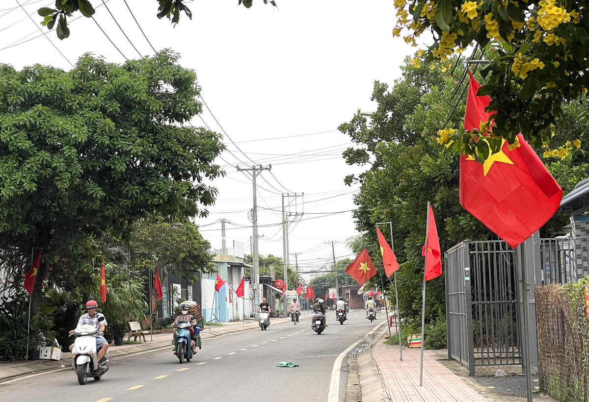 TPHCM: Các tuyến đường rực rỡ cờ đỏ ngày Quốc khánh