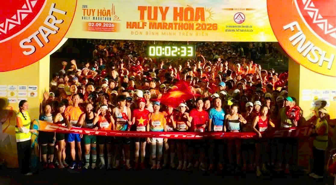 Vận động viên tham gia tranh tài ở 3 cự ly gồm 5km, 10km và 21km (Half Marathon). Ảnh: VH.