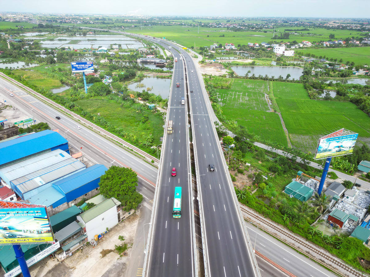 Dự án mở rộng cao tốc Cao Bồ - Mai Sơn sẽ nâng quy mô từ 4 lên 6 làn xe, hiện đã cơ bản hoàn thành. Ảnh: Đình Minh