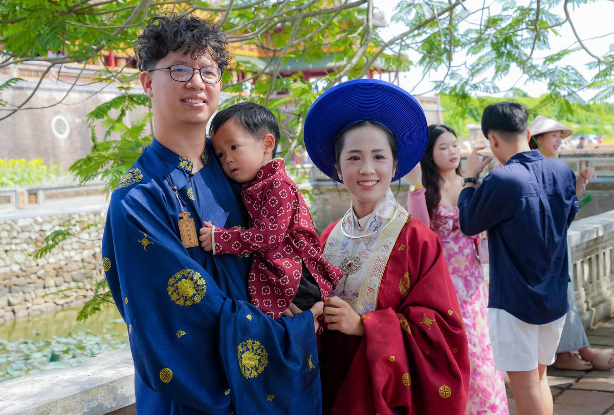 Nhiều gia đình chọn Huế là điểm du lịch trong dịp lễ Quốc khánh năm nay. Ảnh: Đ.H.