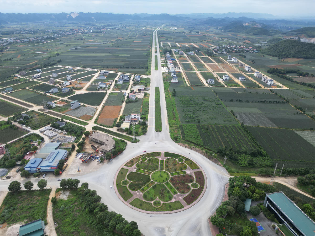 Đại lộ Hoa Lư có điểm đầu nằm tại nút giao Đồng Giao, điểm cuối nằm tại xã Nho Quan. Ảnh: Đình Minh chụp ngày 31/8
