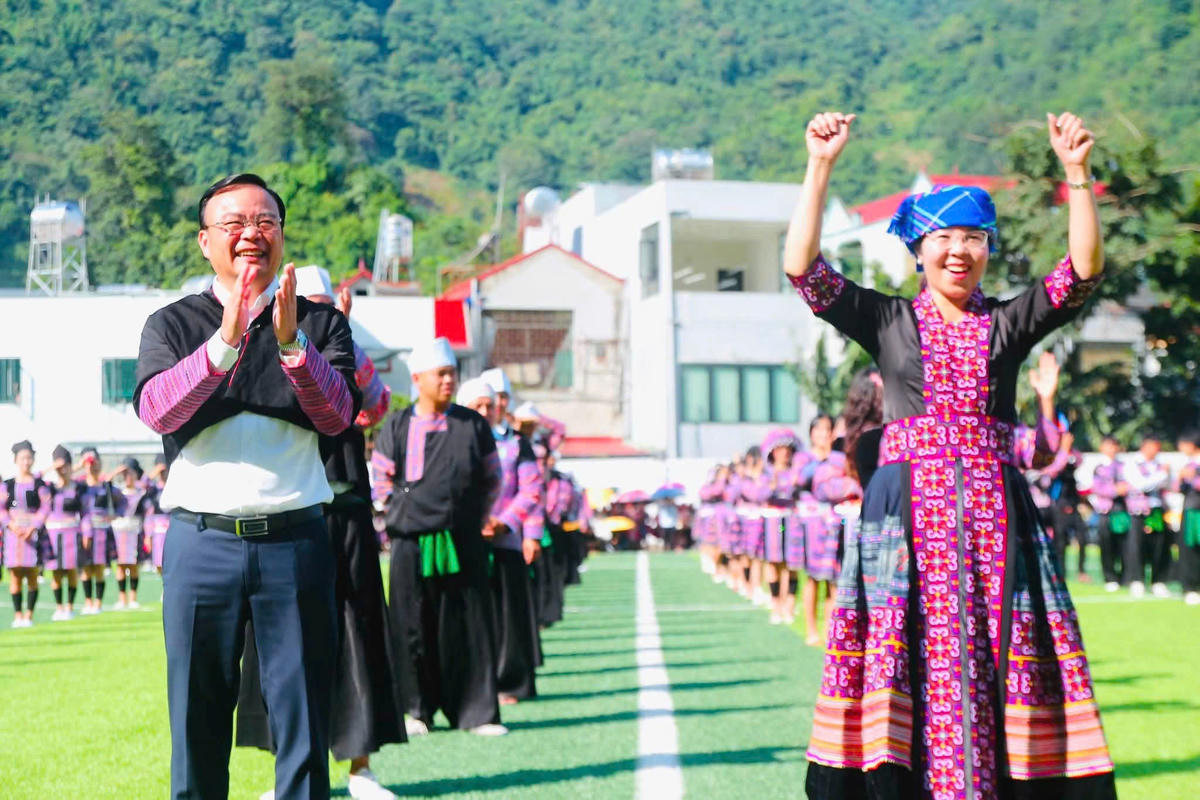 Nhiều hoạt động văn hoá cộng đồng có sự tham dự của lãnh đạo tỉnh Sơn La cùng các nghệ nhân, diễn viên, nhân dân.