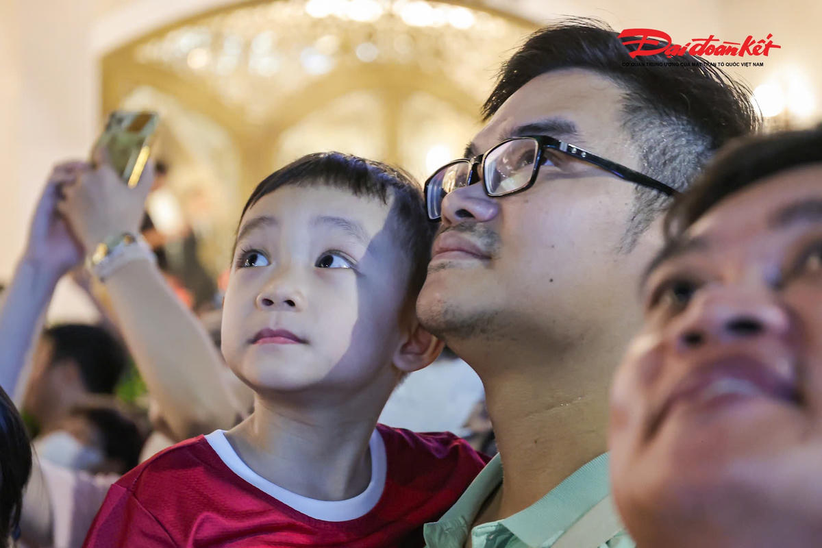 Mãn nhãn màn pháo hoa rực sáng Hồ Gươm trong đêm Quốc khánh 2/9