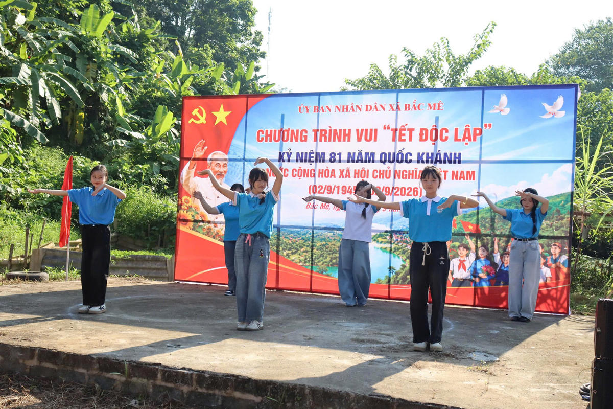 Chương trình vui "Tết độc lập" tại xã Bắc Mê.