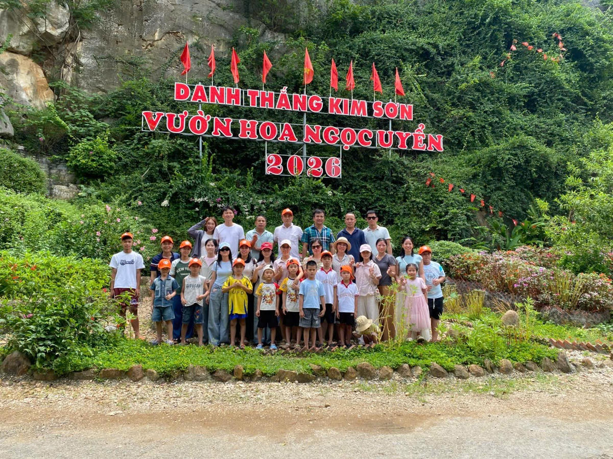 Ông Nguyễn Văn Hùng - Chủ tịch UBND xã Biện Thượng cho biết, trong 5 ngày nghỉ lễ, danh thắng Kim Sơn đón hàng nghìn lượt khách đến tham quan, du lịch. Ảnh: Đình Minh