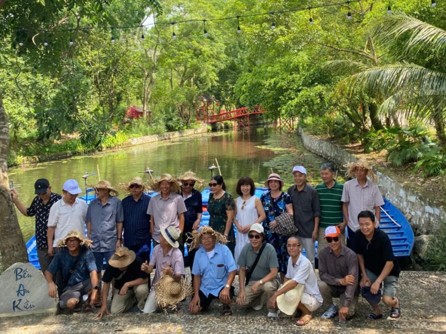  Lượng khách tăng rõ rệt so với những ngày thường, trong đó, có nhiều gia đình, nhóm bạn từ các địa phương trong và ngoài tỉnh. Ảnh: Đình Minh