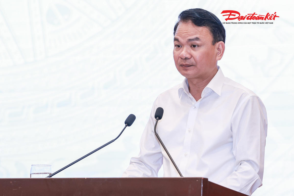 Bộ trưởng, Chủ nhiệm Văn phòng Chính phủ Đặng Xuân Phong, Người phát ngôn của Chính phủ thông tin tại buổi họp báo. Ảnh: Quang Vinh
