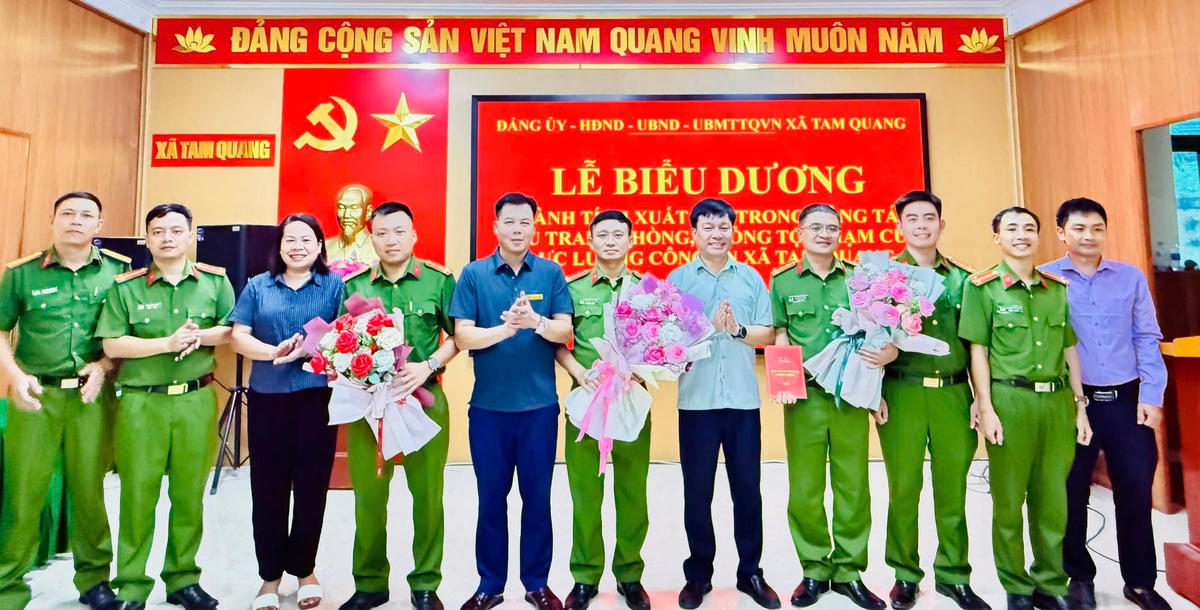 Xã Tam Quang biểu dương lực lượng chức năng trong vụ trộm dê trên địa bàn. 