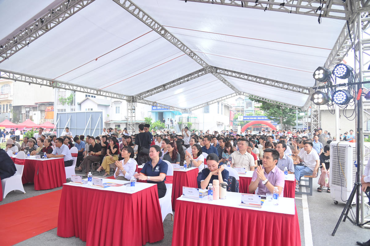 Rộn ràng chào đón D21 nhập học: Chính thức viết tên mình vào hành trình EPU