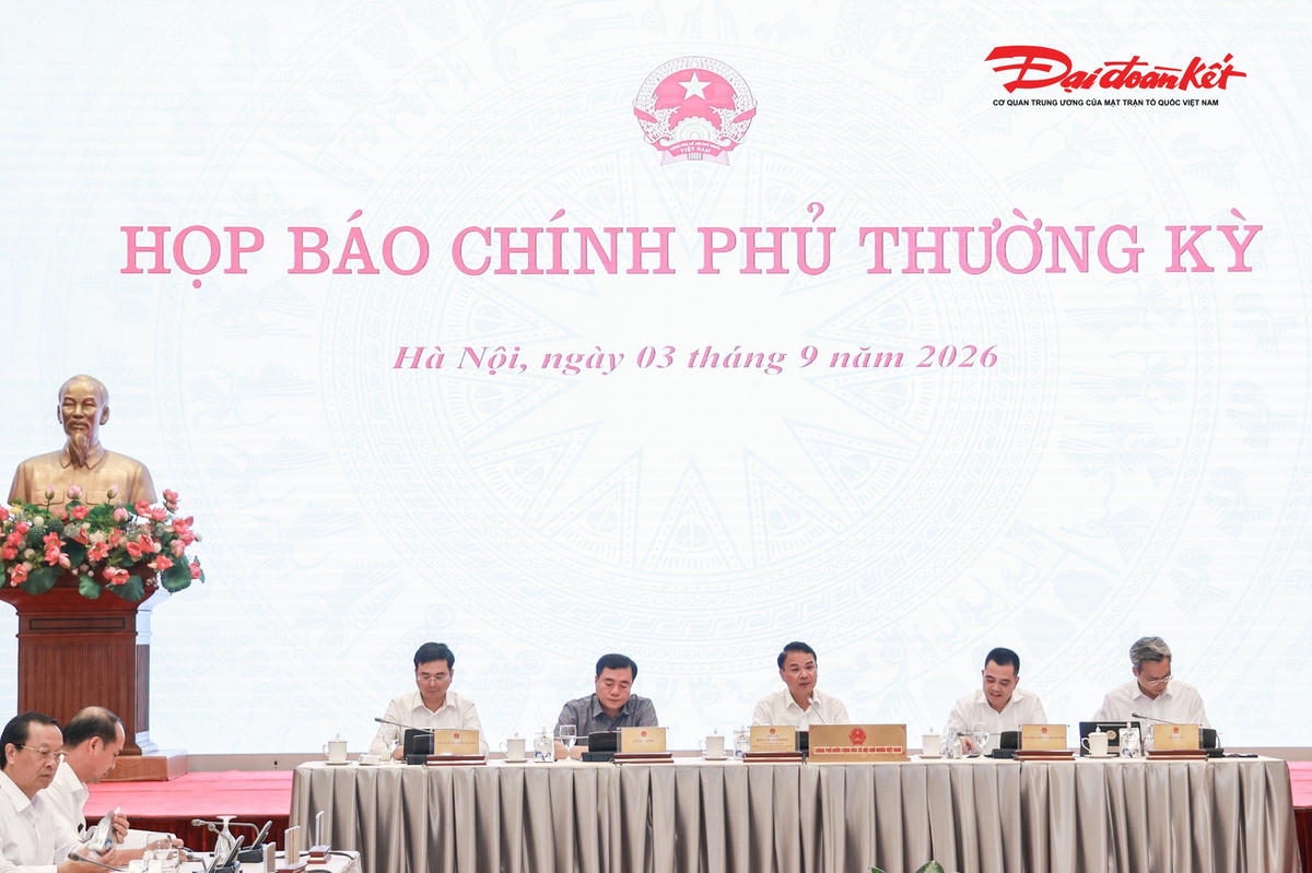 Bộ trưởng, Chủ nhiệm Văn phòng Chính phủ Đặng Xuân Phong, Người phát ngôn của Chính phủ chủ trì họp báo. Ảnh: Quang Vinh
