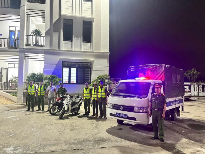Công an xã Hà Bắc triển khai lực lượng tuần tra, chốt điểm, mật phục ban đêm, bảo đảm ANTT dịp nghỉ lễ Quốc khánh. Ảnh: Công an TP Hải Phòng.