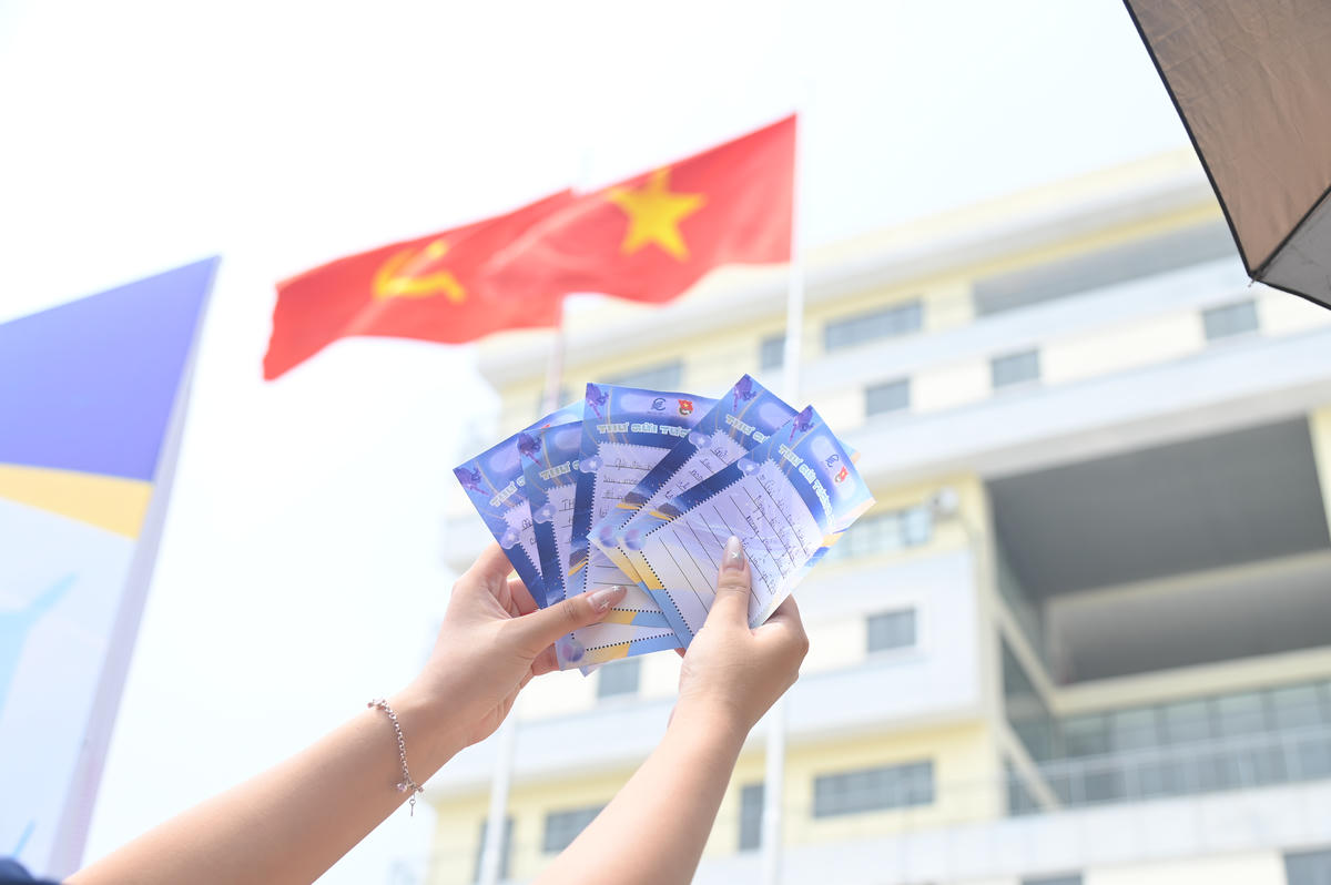 Rộn ràng chào đón D21 nhập học: Chính thức viết tên mình vào hành trình EPU