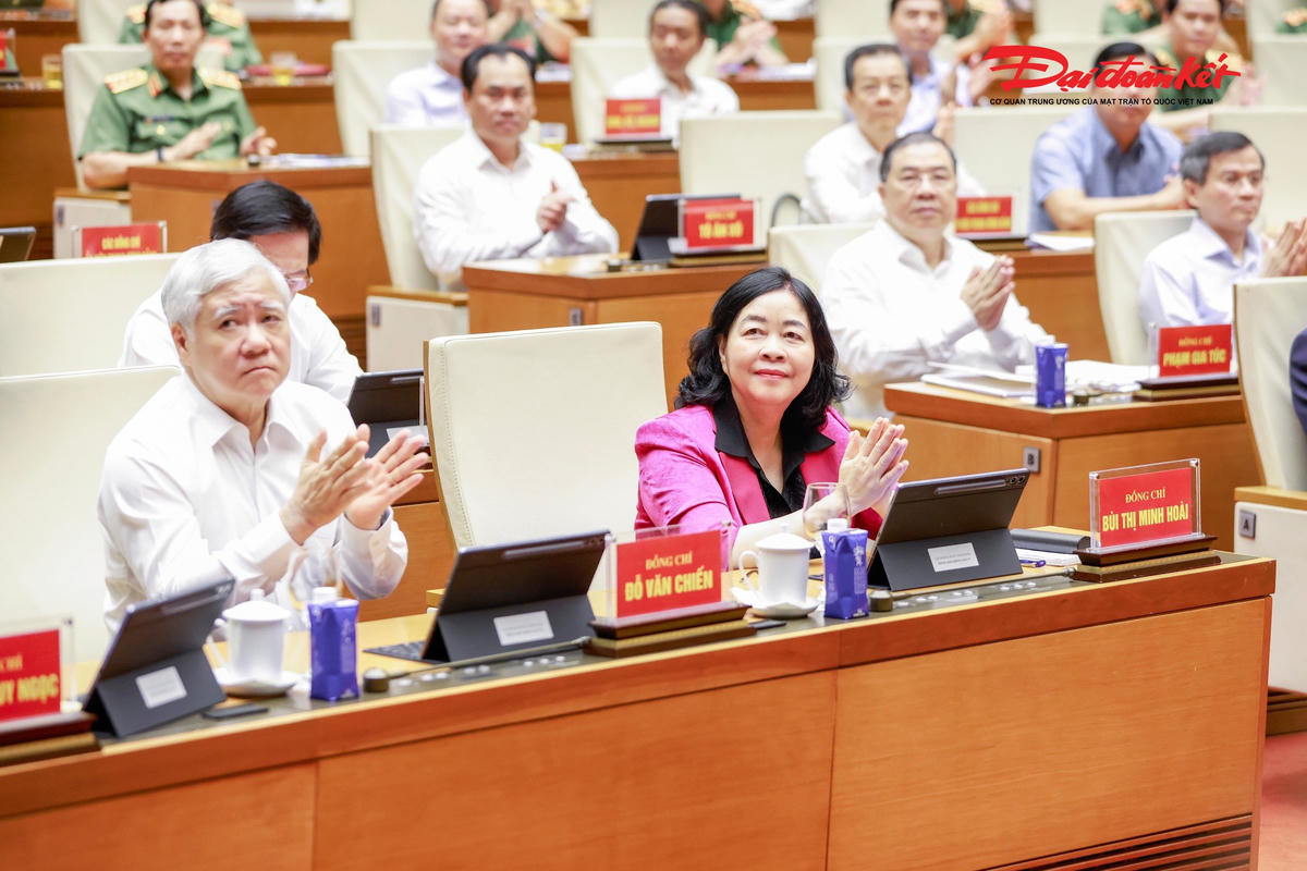 Chủ tịch UBTƯMTTQ Việt Nam Bùi Thị Minh Hoài tham dự hội nghị (Ảnh: Quang Vinh)