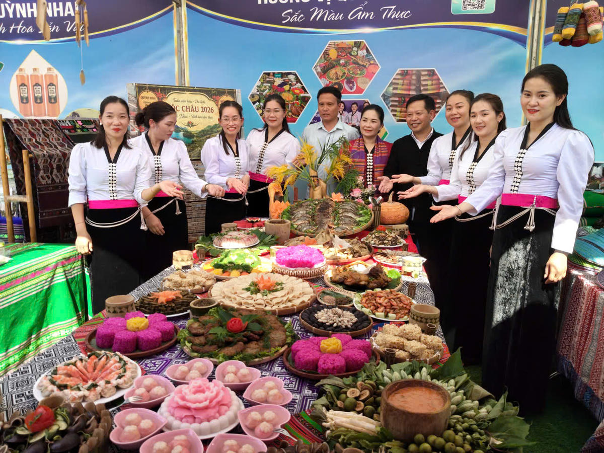 Đến với Sơn La, du khách được trải nghiệm nhiều nét văn hóa và ẩm thực với phong vị đậm chất Tây Bắc.