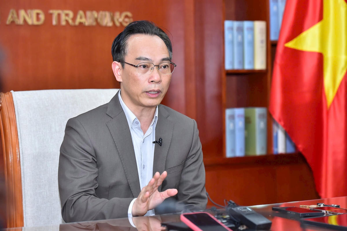 Bộ trưởng Bộ GDĐT Hoàng Minh Sơn.