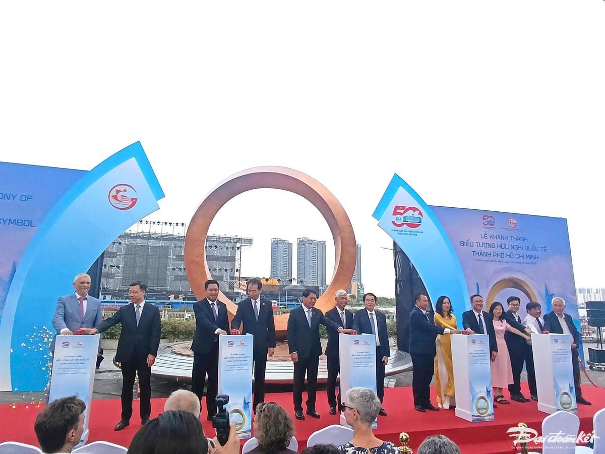 Lễ khánh thành công trình biểu tượng hữu nghị quốc tế TPHCM vào năm 2025. Ảnh: T.Luân.