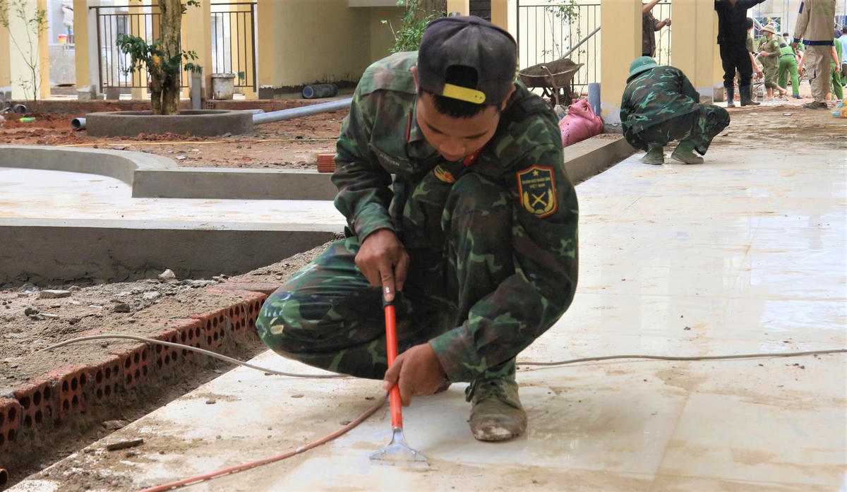 Lực lượng chức năng hoàn tất các công đoạn Trường PTNTLC-TT-THCS xã Dục Nông, để chuẩn bị khai giảng năm học mới. Ảnh: CĐ.