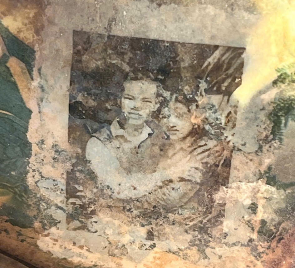 Những hình ảnh phát hiện trong album mộ của một liệt sĩ. Ảnh: QS.