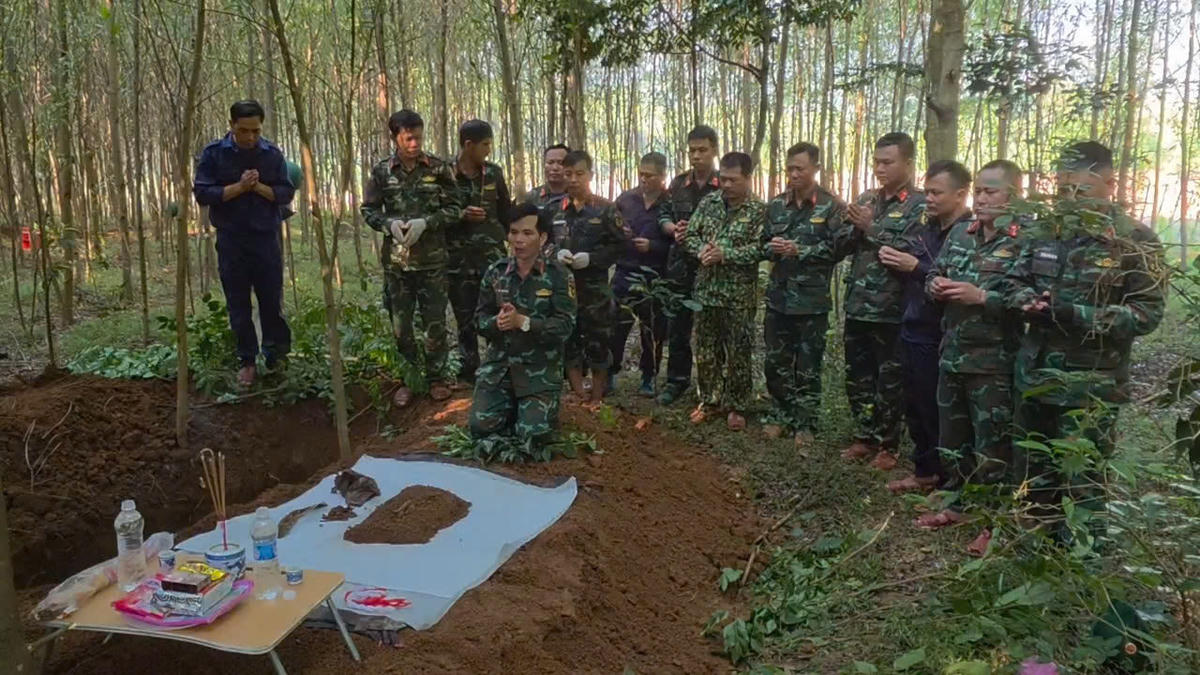 Quảng Trị: Phát hiện, cất bốc 2 hài cốt liệt sĩ tại bản Bãi Dinh