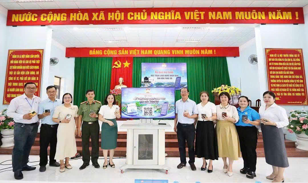 Phường Quy Nhơn Bắc ra mắt mô hình “Mặt trận lắng nghe nhân dân qua nền tảng số”. Ảnh: ĐS.