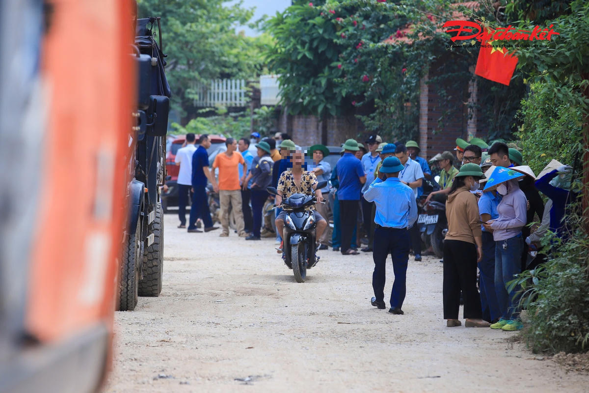 Hơn 70 cán bộ, chiến sĩ cùng lực lượng liên quan và máy móc được huy động phục vụ việc cưỡng chế. Trong số các trường hợp bị xử lý có 3 công trình từng được phản ánh về tình trạng villa, homestay mọc trong khu vực rừng phòng hộ.