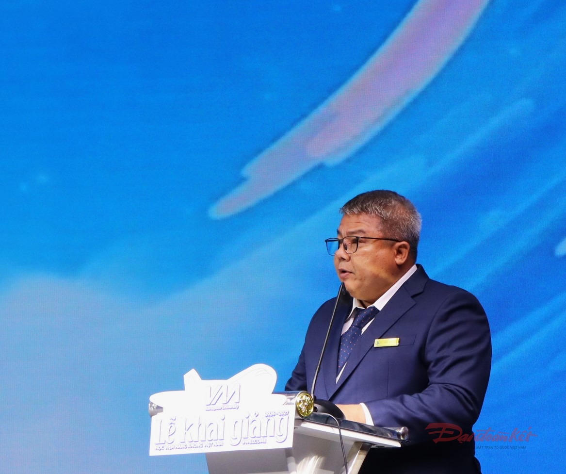 PGS.TS Trần Hoài An, Giám đốc Học viện Hàng không Việt Nam phát biểu tại Lễ khai giảng năm học mới. Ảnh: T.Luân.