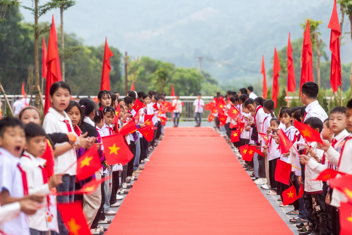 Khánh thành Trường Phổ thông nội trú Tiểu học và Trung học cơ sở PETROVIETNAM - Phong Thổ (Lai Châu)