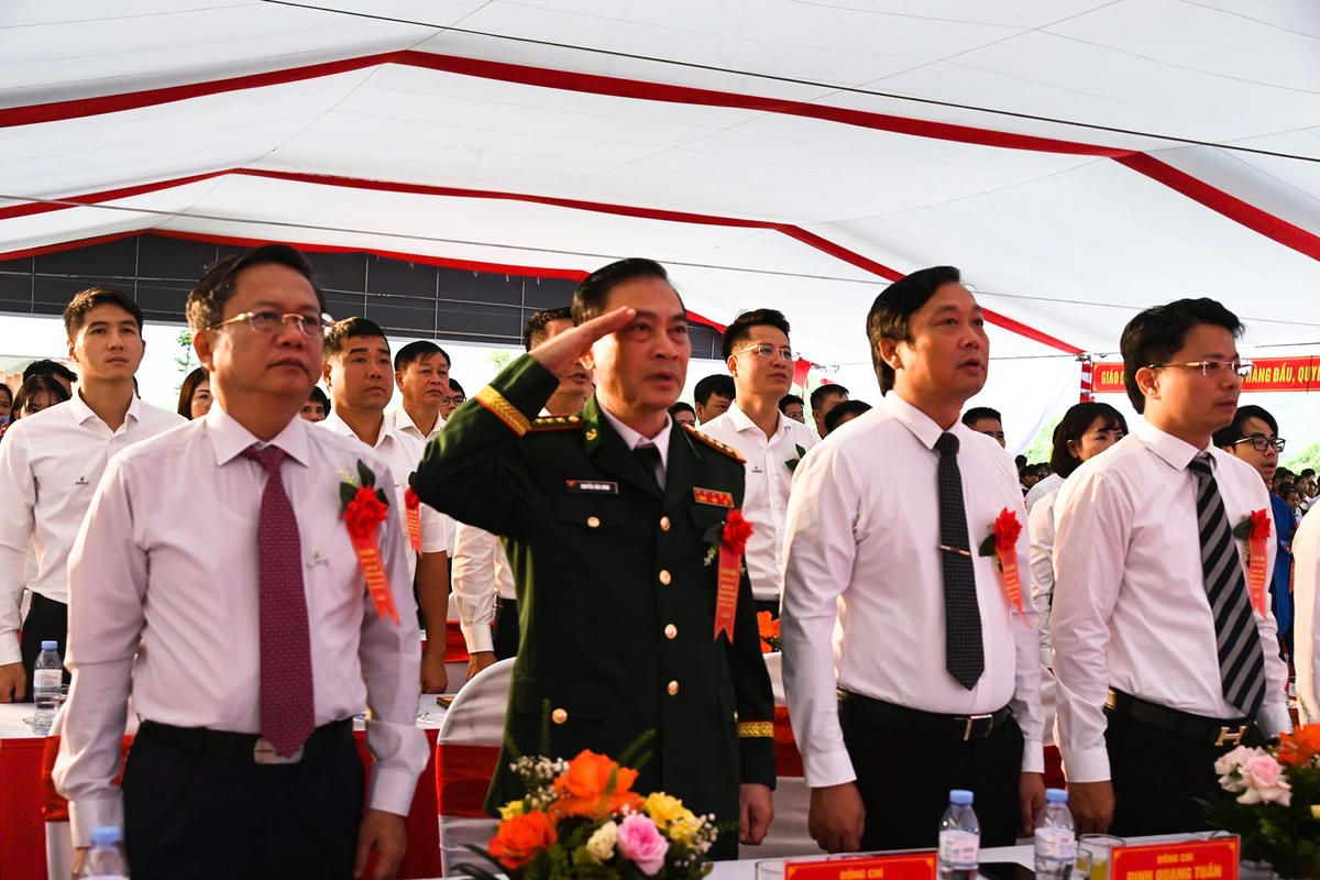 Đại tá Nguyễn Văn Hưng - Chính ủy Ban Chỉ huy Bộ đội Biên phòng tỉnh Lai Châu dự lễ khai giảng.
