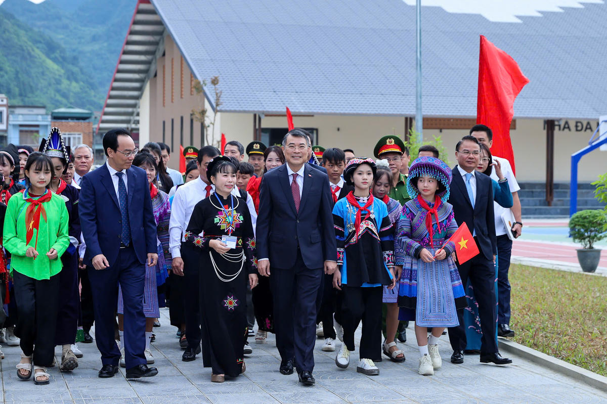 Thủ tướng Chính phủ Lê Minh Hưng đến dự Lễ khai giảng năm học 2026-2027 tại Trường Phổ thông nội trú Mường Khương, xã Mường Khương, tỉnh Lào Cai. Ảnh: Đoàn Bắc