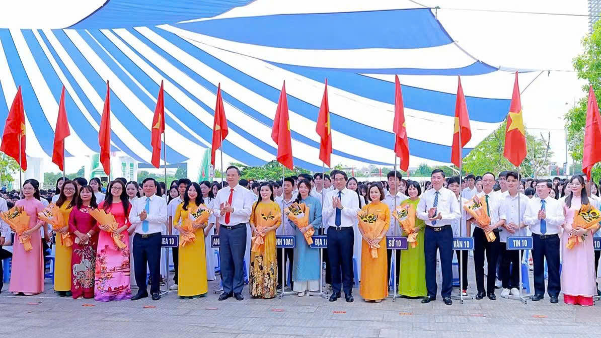 Năm học 2025 - 2026, học sinh của Trường THPT Chuyên Thái Nguyên đã đạt 111 giải Quốc gia, đứng thứ 6 toàn quốc.