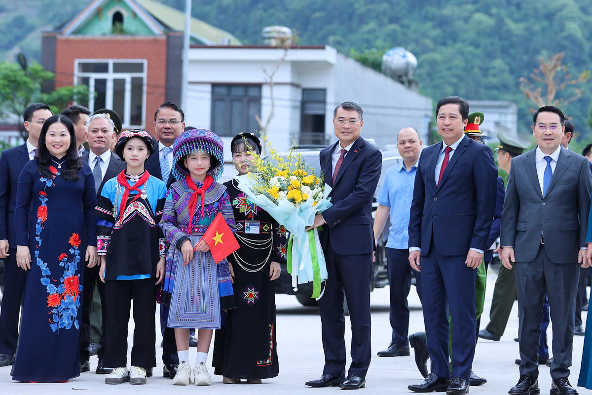 Thủ tướng Chính phủ Lê Minh Hưng đến dự Lễ khai giảng năm học 2026-2027 tại Trường Phổ thông nội trú Mường Khương, xã Mường Khương, tỉnh Lào Cai. Ảnh: Nhật Bắc