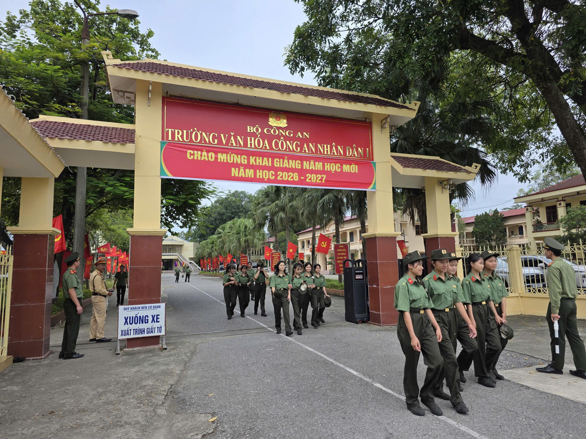 Lễ khai giảng tại Trường Văn hóa Công an nhân dân I tại phường Bách Quang.