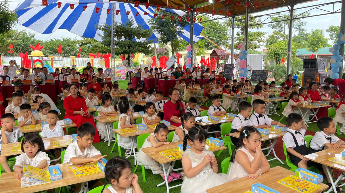 Học sinh trường mầm non Hoa Lư phân hiệu Ninh Nhất khai giảng năm học mới. Ảnh: Đình Minh