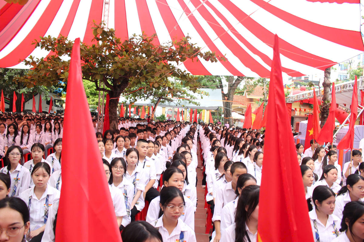 Học sinh trường THPT Lê Quý Đôn trong ngày khai giảng. Ảnh: Duy Hưng.