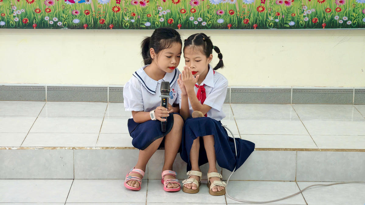 Bí thư Đảng ủy, Chủ tịch UBND đặc khu Cồn Cỏ Trần Xuân Anh cho biết, buổi lễ diễn ra thành công, để lại nhiều ấn tượng tốt đẹp cho giáo viên, học sinh, phụ huynh và đại biểu tham dự. Ảnh: ĐKCC.