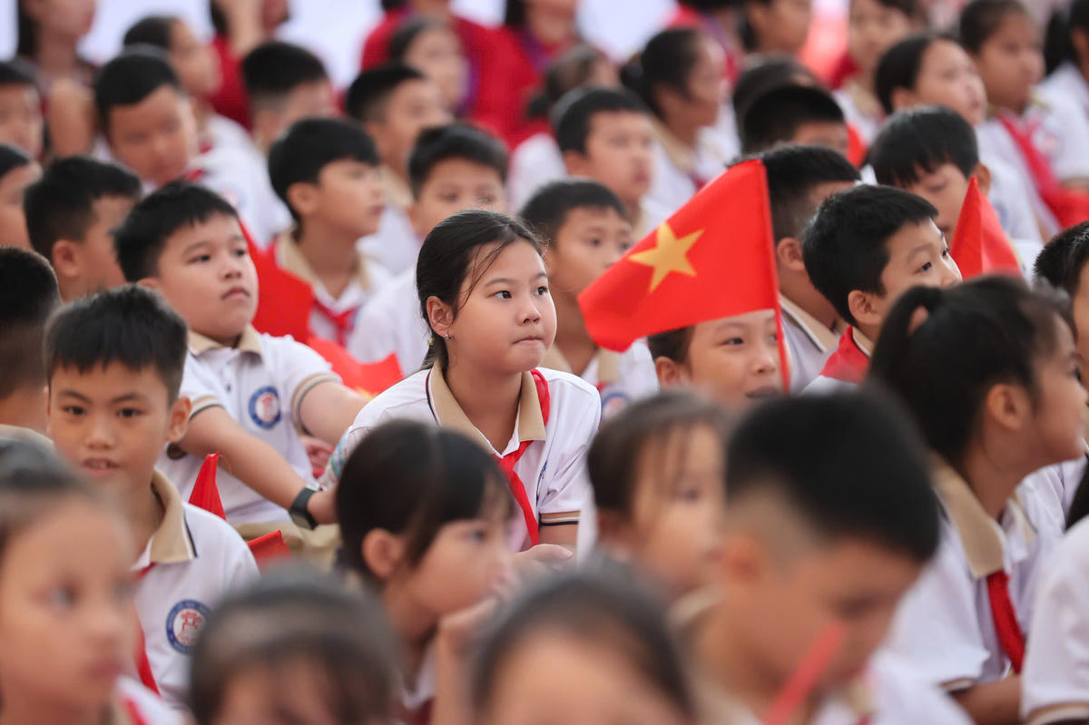 Ánh mắt hồn nhiên của các em học sinh tiểu học. Ảnh: Lê Hiếu.