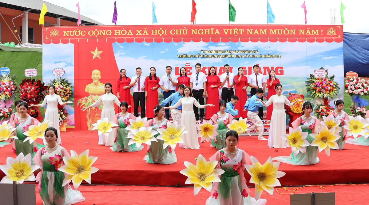Năm học 2026 - 2027, Trường Phổ thông nội trú Tiểu học và THCS Lê Quảng Ba có 31 lớp với 1.151 học sinh, trong đó khối tiểu học 15 lớp, khối THCS 16 lớp, cùng hơn 90 cán bộ quản lý, giáo viên, nhân viên.
