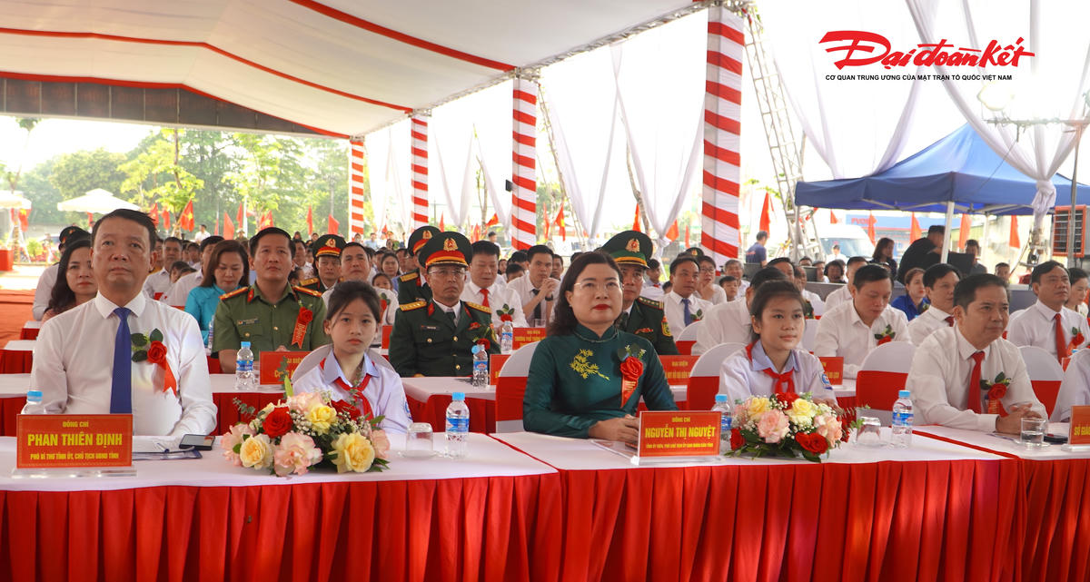 Đại biểu tham dự Lễ Khai giảng tại điểm cầu chính của Hà Tĩnh. Ảnh: HN.