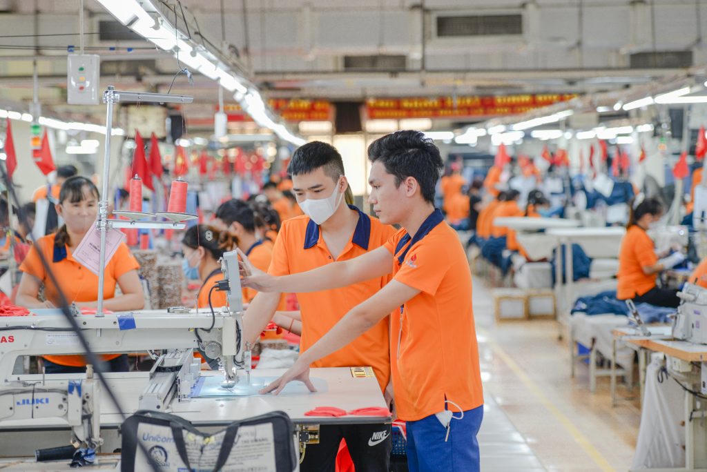 Dệt may tiếp tục cho thấy vai trò quan trọng trong nền kinh tế. Ảnh TL
