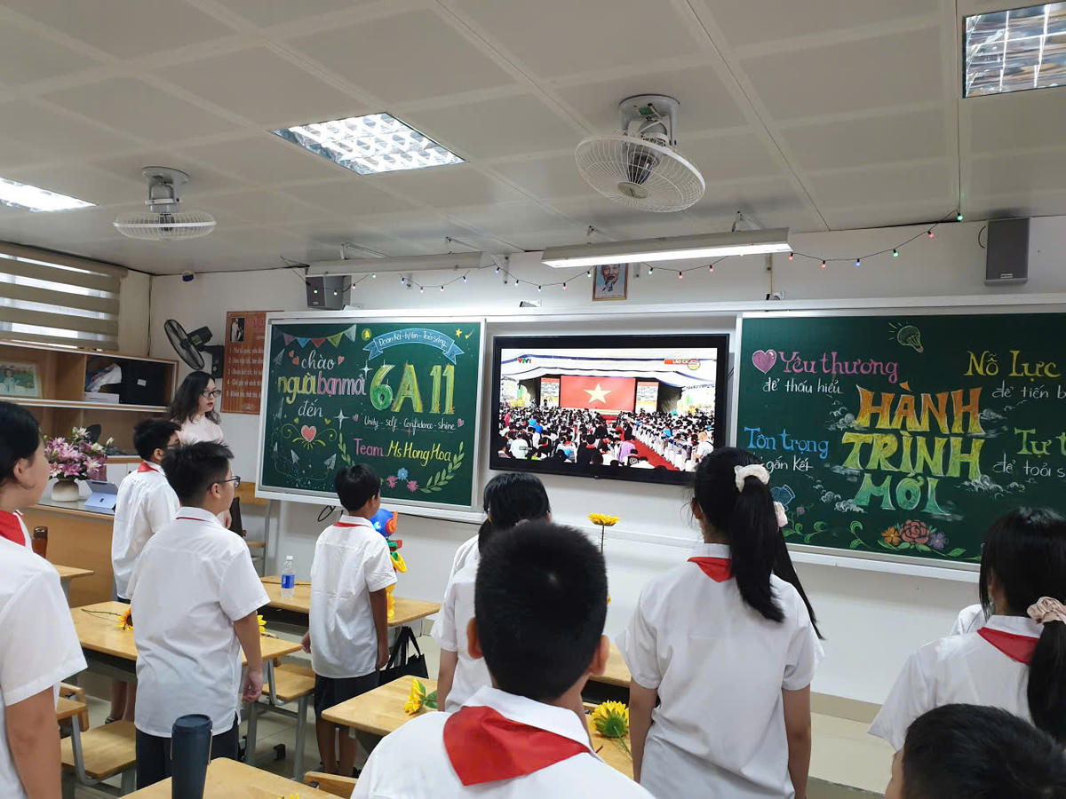 Học sinh Trường THCS Kim Giang dự khai giảng trực tuyến.