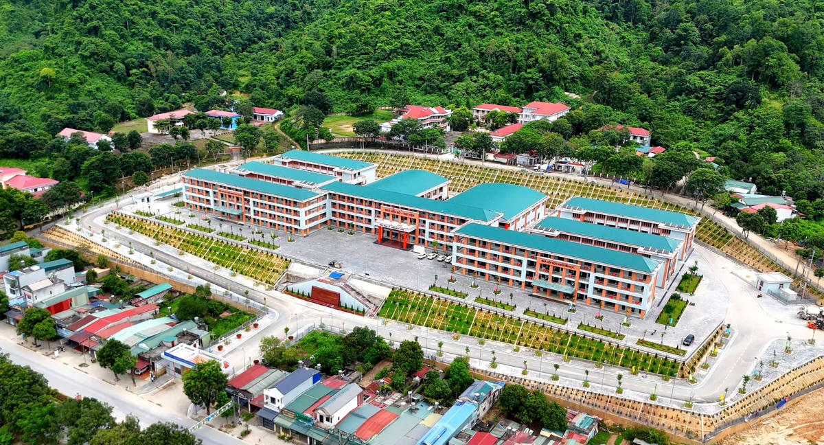 Ngôi trường xinh đẹp giữa núi rừng Tây Bắc.
