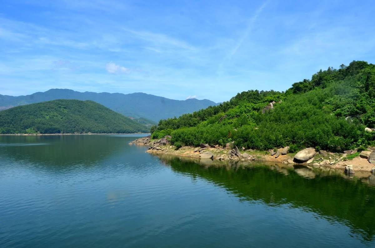 Quy hoạch đô thị Hòa Tiến định hướng phát triển các không gian du lịch sinh thái, nghỉ dưỡng và dịch vụ gắn với hồ Đồng Nghệ và hệ thống sông suối. Ảnh: Nguyễn Tú.