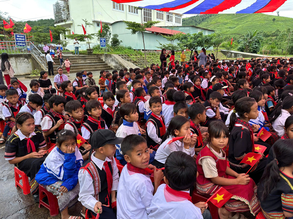 Rất đông học sinh Trường PTDTBT Tiểu học Tu Mơ Rông dự lễ khai giảng. Ảnh: BT.