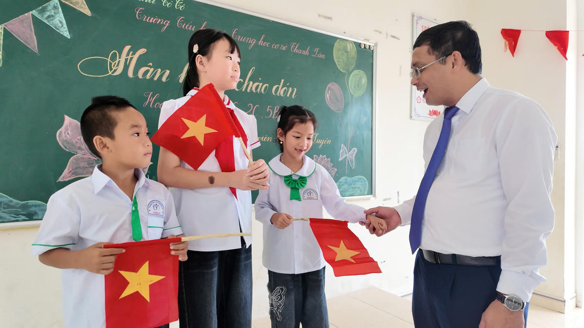 Ngày hội khai trường nơi đảo tiền tiêu của Quảng Ninh