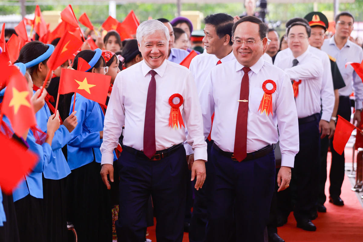 Phó Chủ tịch Thường trực Quốc hội Đỗ Văn Chiến dự Lễ khai giảng và khánh thành Trường Phổ thông nội trú Tiểu học và THCS Bình Liêu, tỉnh Quảng Ninh. Ảnh: Quang Vinh